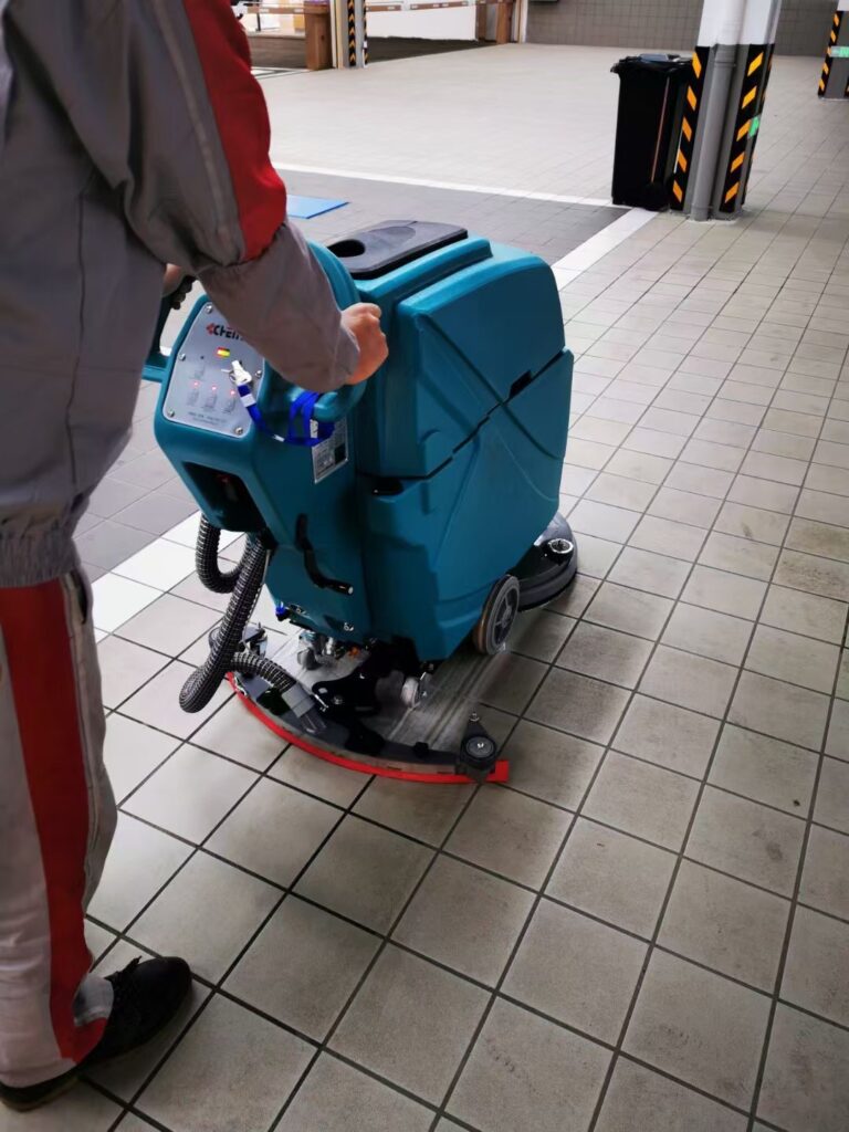 Battery Autoscrubber, 20 in.