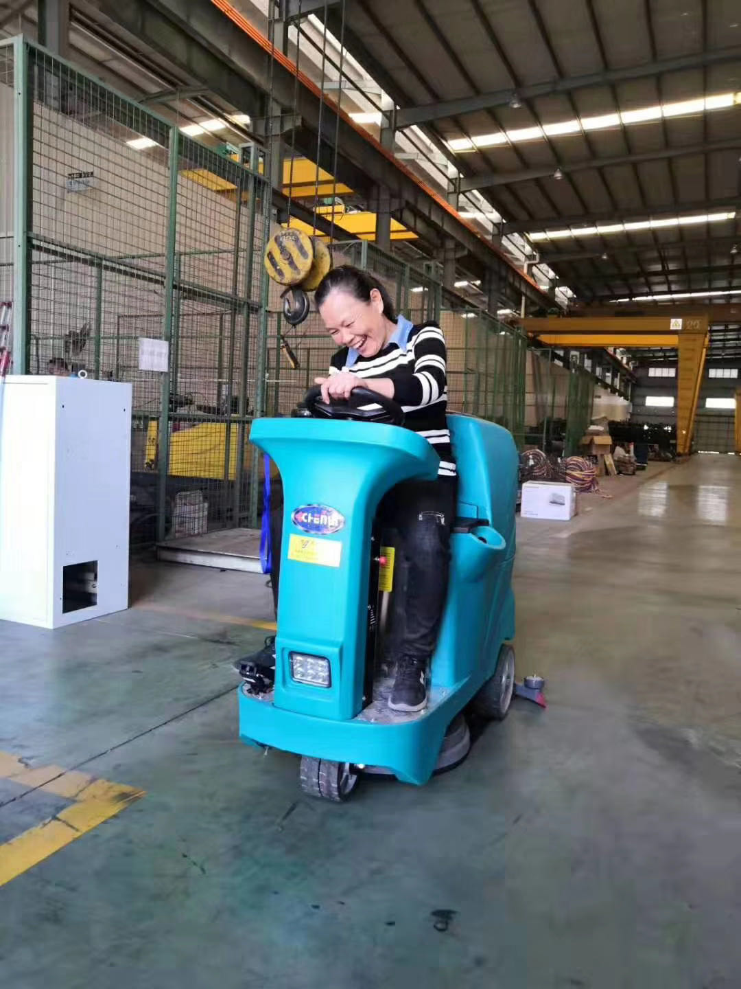 CY Makes Happy Floor Cleaning Solutions to You!