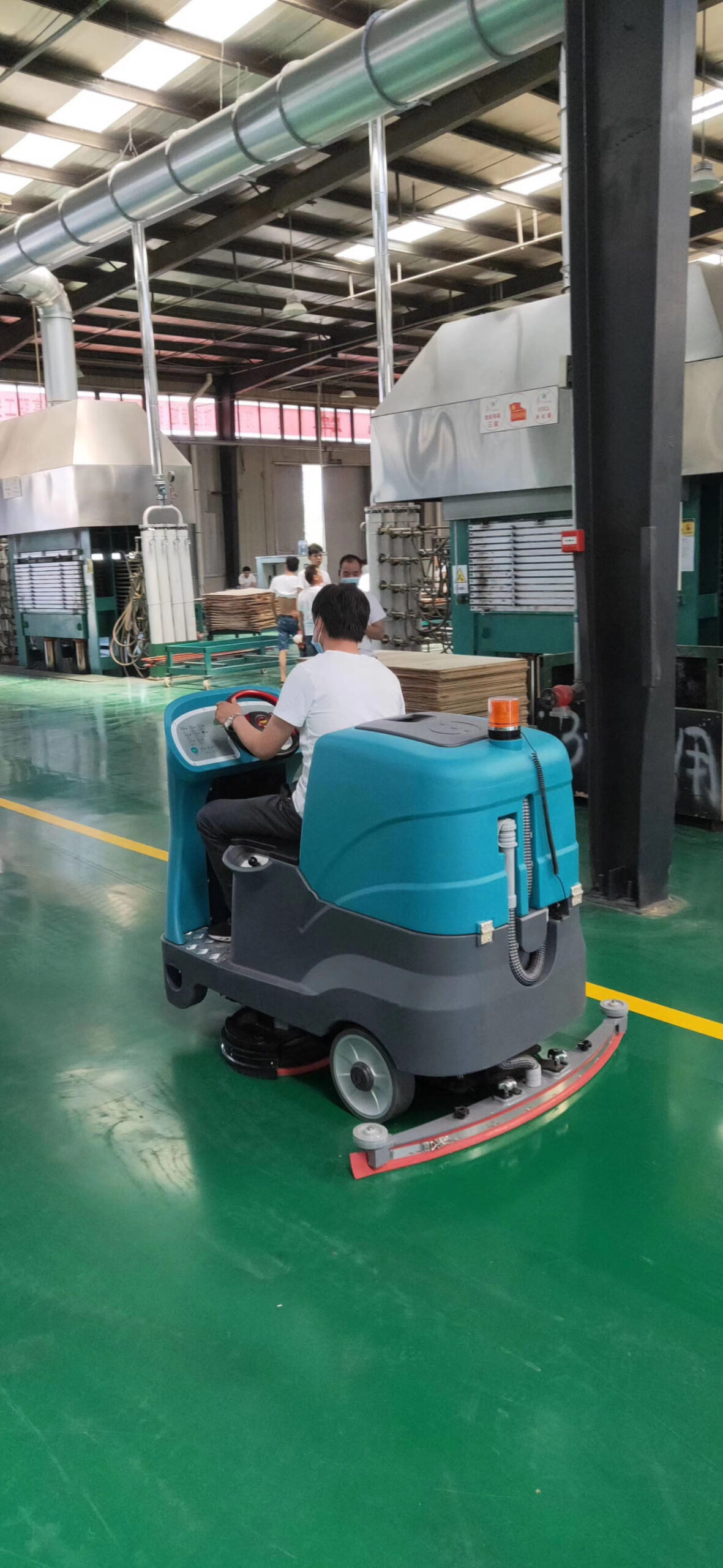 How to choose a qualified floor scrubber supplier?