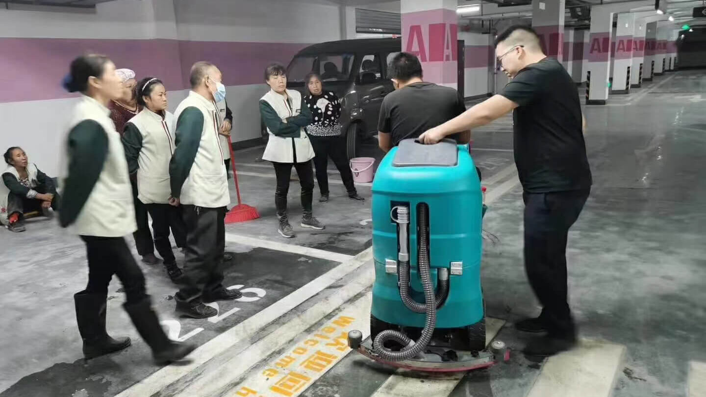 CY compact rider scrubber DC530 for facility floor cleaning