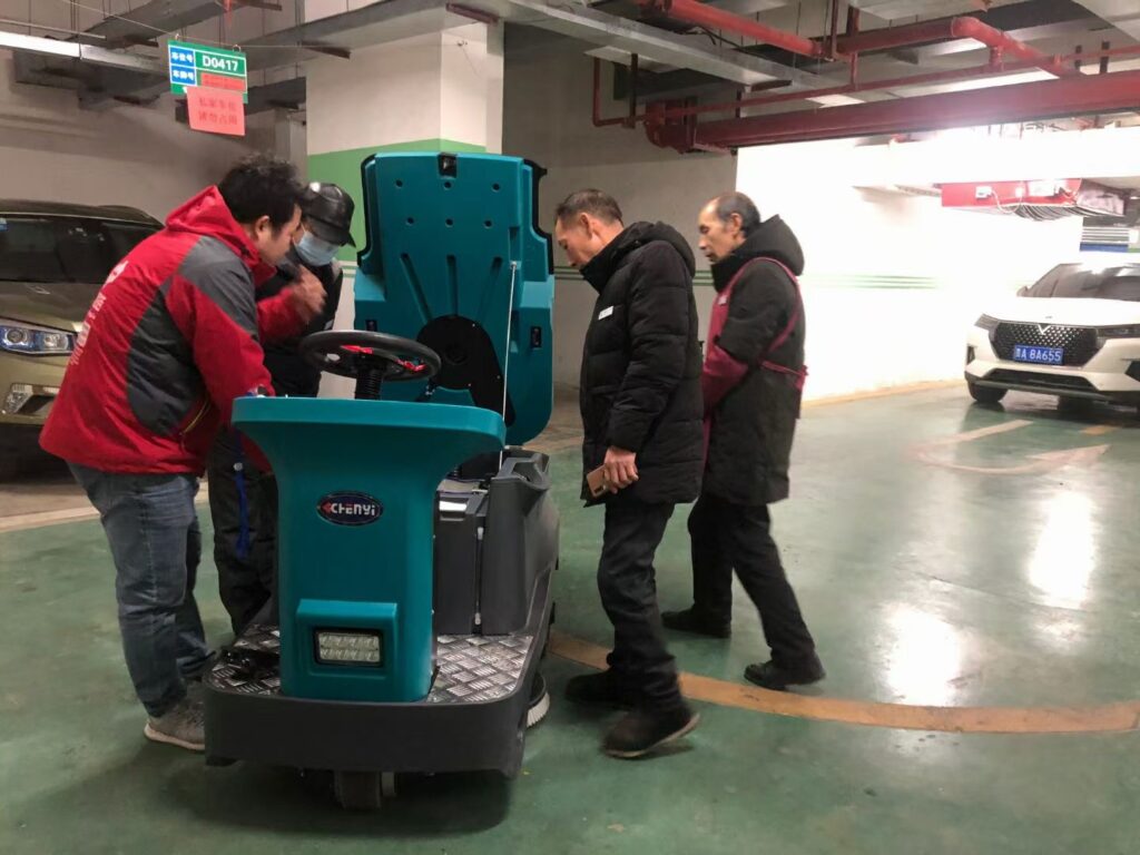 Ride-on scrubber's operation traning
